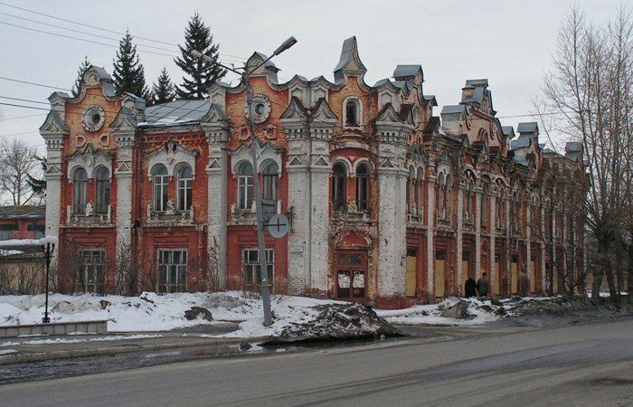 Власти Бийска выставили на продажу три исторических памятника