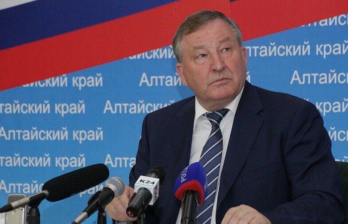 Губернатор Карлин призвал алтайские компании поднять зарплаты своим сотрудникам до средних показателей по стране