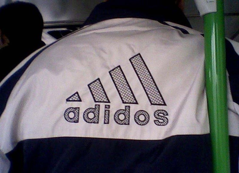 Почти 2 тысячи подделок Adidas, Gucci и Bosco хотели ввезти в Алтайский край с начала года  
