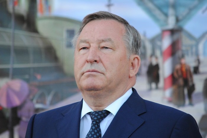 Губернатор Александр Карлин потерял семь баллов в рейтинге глав регионов СФО