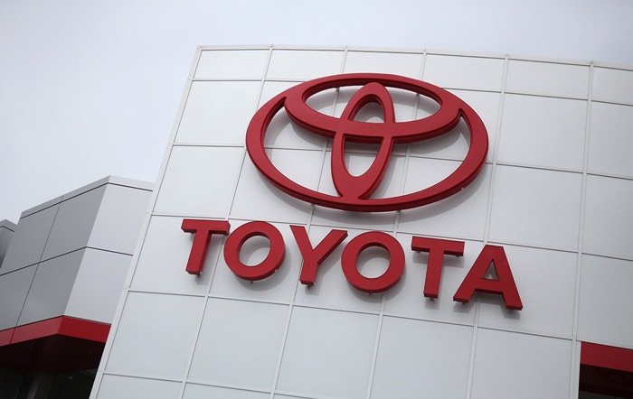 Дилеры уходят, а Toyota остается