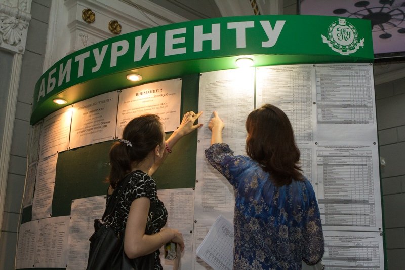 Несмотря на отсутствие аккредитации, в АЭЮИ подали документы 100 абитуриентов