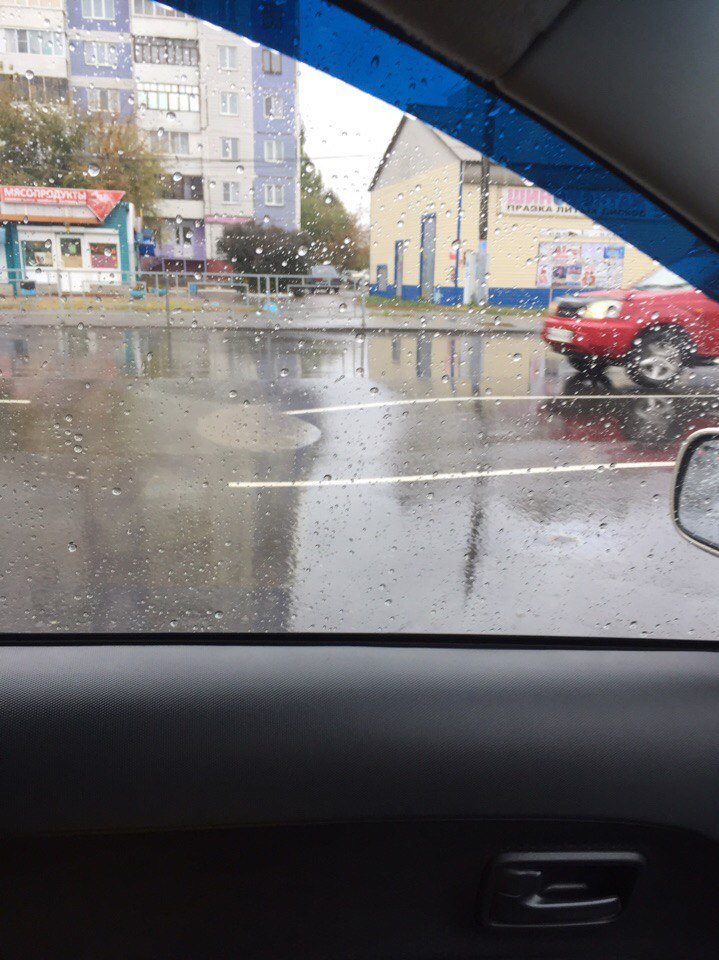 В Барнауле на ул. Энтузиастов проваливается только что уложенный асфальт