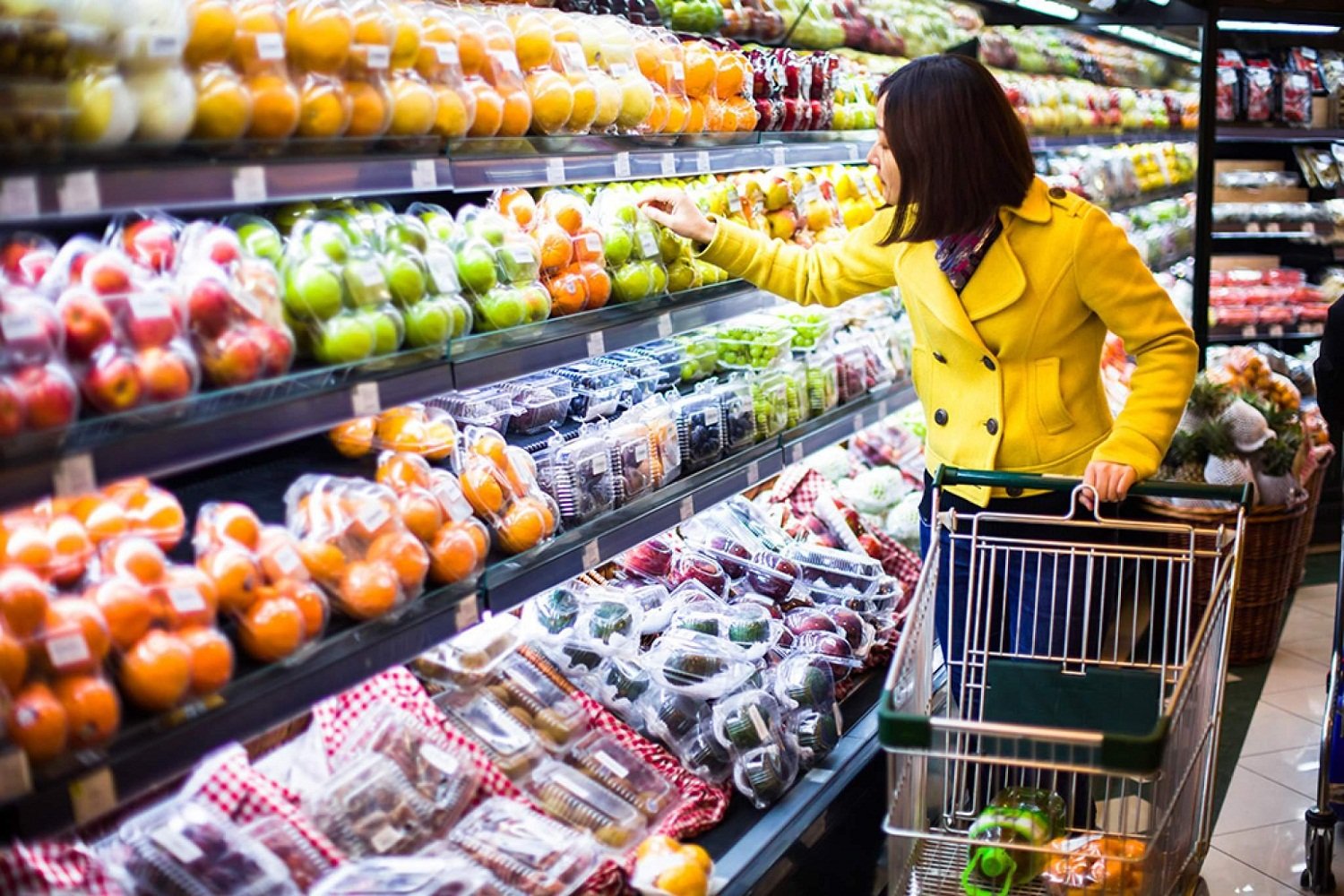 Импорт продуктов в российских магазинах сведен к историческому минимуму