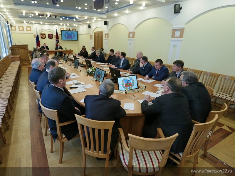 Краевые власти обсудили положение на молочном рынке и кредиты АПК