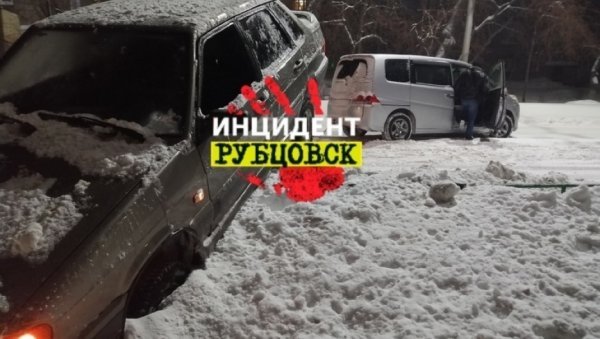 Жители алтайского города намерены рассказать президенту про плохую уборку снега