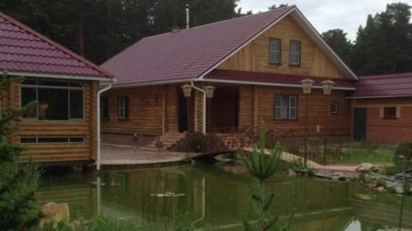Дом, стоящий на воде, продают в Алтайском крае