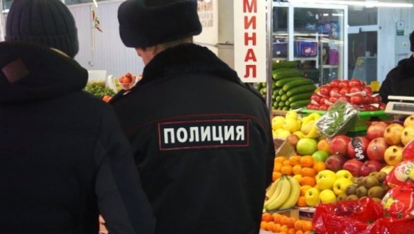 Торговец специями на барнаульском рынке промышлял насваем