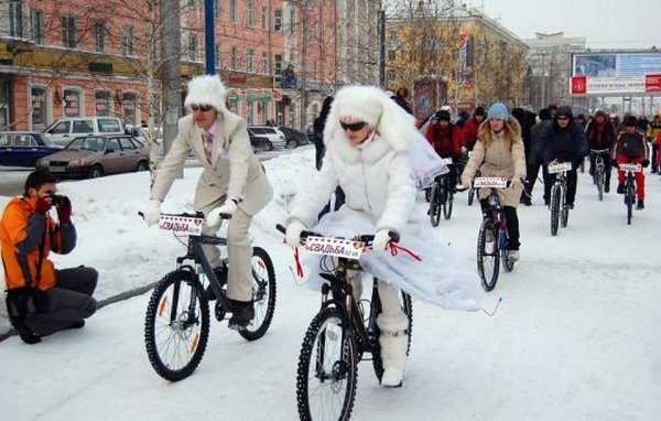 Идеи на 14 февраля: снежная прогулка на велике, признание «рогатому» и написание эротической картины
