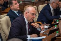 Алтайское Заксобрание на «тихой» сессии лишилось осужденных депутатов и начало готовиться к реформе Конституции