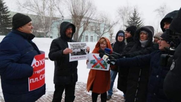 Барнаульцы провели пикет против строительства корпуса вуза на месте сквера