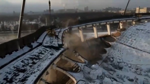 Погибший при обрушении СКК газорезчик работал за 8 тысяч рублей