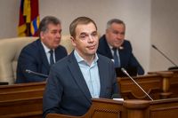 Алтайское Заксобрание на «тихой» сессии лишилось осужденных депутатов и начало готовиться к реформе Конституции