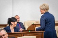 Алтайское Заксобрание на «тихой» сессии лишилось осужденных депутатов и начало готовиться к реформе Конституции