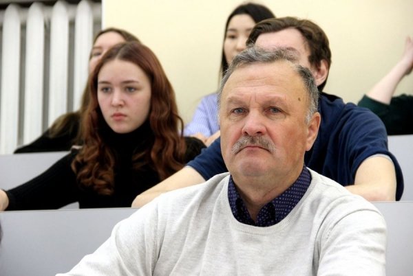 Мария Бутина взялась учить алтайских студентов кибербезопасности на «вашингтонский манер»