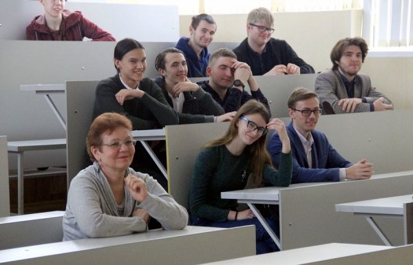 Мария Бутина взялась учить алтайских студентов кибербезопасности на «вашингтонский манер»