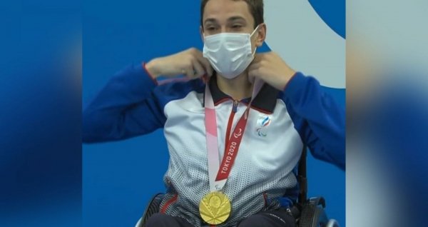 Алтайский пловец Роман Жданов взял золото на Паралимпийских играх в Токио