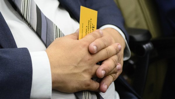 «Не держите зла»: алтайские депутаты на прощание признавались в любви и извинялись за обиды