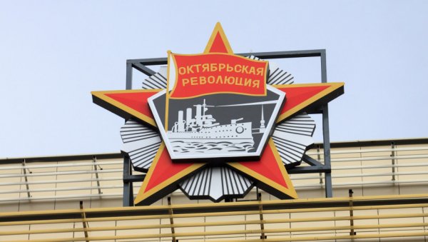 Орден над мэрией. Как в Барнауле устанавливают утраченный на четыре года символ