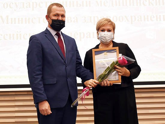 АГМУ получил свидетельство о занесении коллектива вуза на Доску почёта Центрального района Барнаула