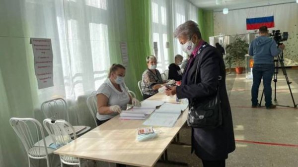 Алтайские избиратели активно голосуют в первый день больших выборов