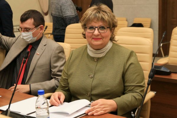Депутаты думы Барнаула лишили коммунистку Хрусталеву полномочий из-за повышения
