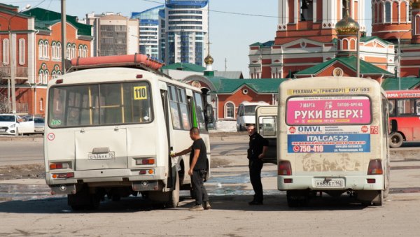 «Хоть замахайся»: барнаульцы негодуют из-за обнаглевших водителей автобусов