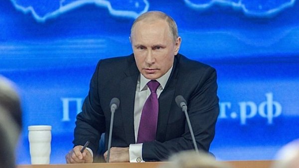 Иностранные политики восхитились красивой переводчицей Путина