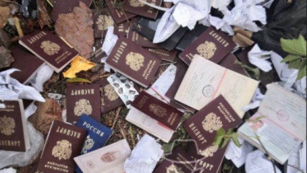 Паспорта, обнаруженные на алтайской свалке, по ошибке засунули в пакет и выкинули