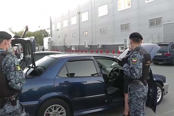 Приставы Барнаула арестовали машину за долги ее предыдущего владельца