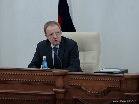 Алтайским бюджетникам собираются повысить зарплаты почти на 16%