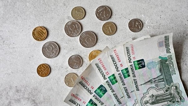 Аналитик рассказал, из-за чего до конца года может упасть рубль