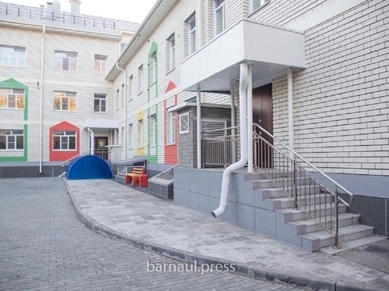 В Барнауле построили детский сад с изостудией и спортзалом
