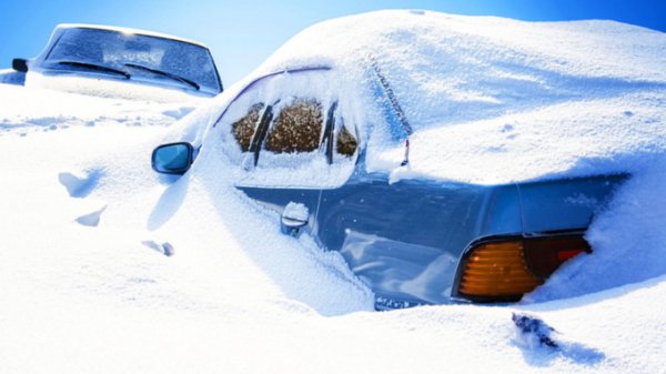 Более 100 снегоуборочных машин будут чистить дороги Барнаула в ночь на 30 ноября