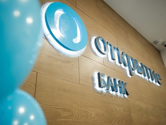 Банк "Открытие" вручил победителю конкурса в инстаграме 250 тысяч рублей на реализацию мечты