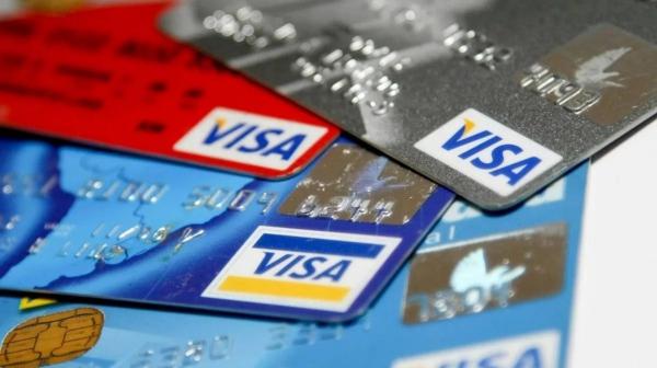 Visa и Mastercard объявили об остановке своей деятельности в России. Что это значит?