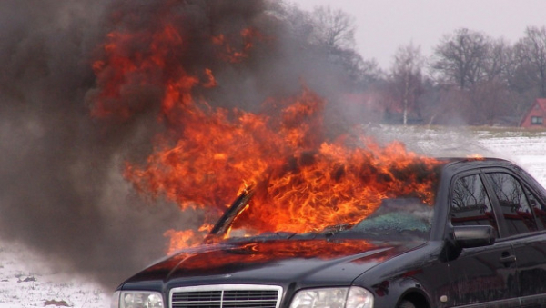 Два автомобиля сгорели за сутки в Барнауле