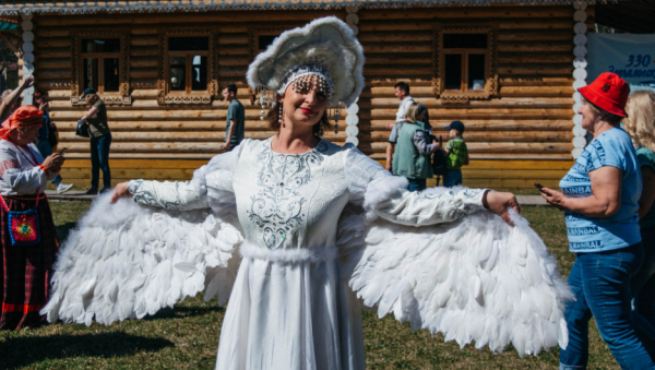 Царевна Лебедь, цветы и жара. Фоторепортаж altapress.ru с «Цветения маральника»