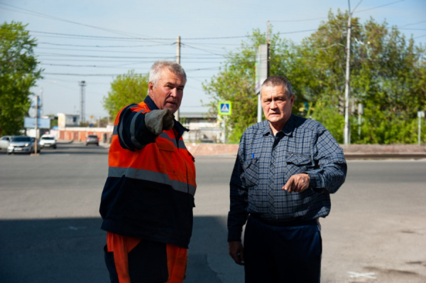 Игольное ушко для водил. Как закрывали мост рядом с ТЦ «Пионер» и зачем автовладельцы форсировали преграды