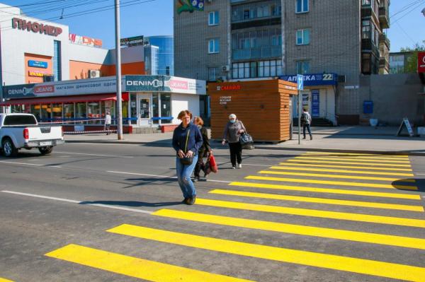 На Новом рынке нарисовали ярко-желтую зебру