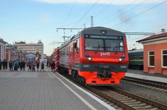 Дети до 7 лет смогут ездить в краевых пригородных поездах бесплатно