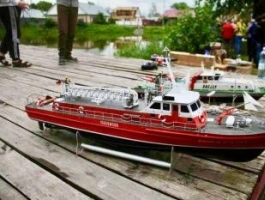 На озере в селе Лебяжье прошло первенство Алтайского края по судомодельному спорту