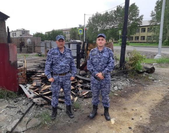 В Камне рогвардейцы спасли мужчину из огня