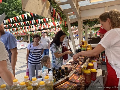 Алтайский край представляет свои продуктовые бренды на национальном гастрономическом фестивале «Вкусы России»