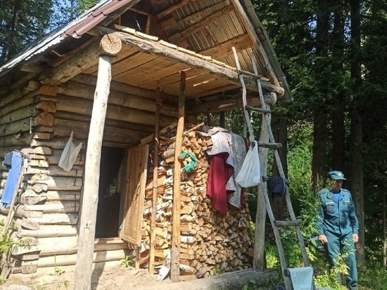 Алтайские пожарные спасли заболевшую в тайге пенсионерку