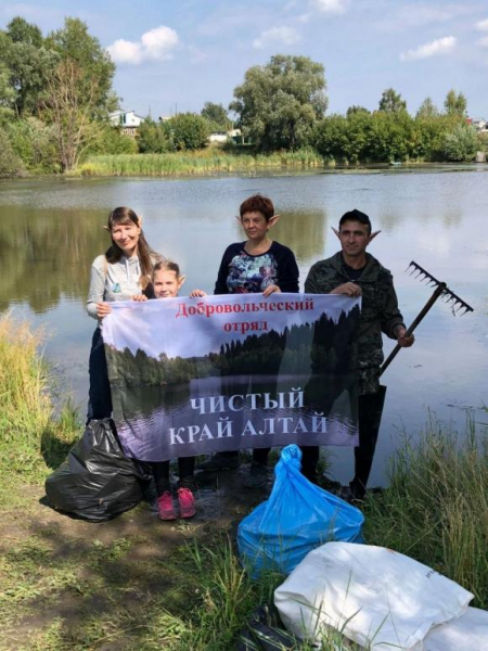 "Чистый Край Алтай" провёл  субботник на озере