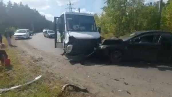 Пострадали трое. Пьяный водитель устроил аварию с маршруткой в Бийске