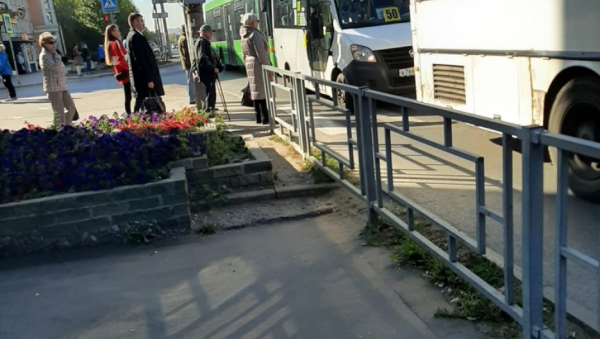 Корреспондент altapress.ru выпала из автобуса на ходу в Барнауле и ударилась о землю. При чем тут ремонт моста