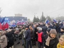 На Сахарова прошел митинг-концерт в поддержку референдумов