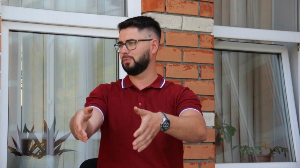 «Переработчики в очереди стоят». Как барнаульский юрист построил бизнес на сортировке мусора и сколько он на нем зарабатывает